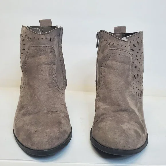 Qupid Taupe Ankle Laser Cut Stacked Heel Side Zip Women's Botties US 8 - Picture 4 of 6